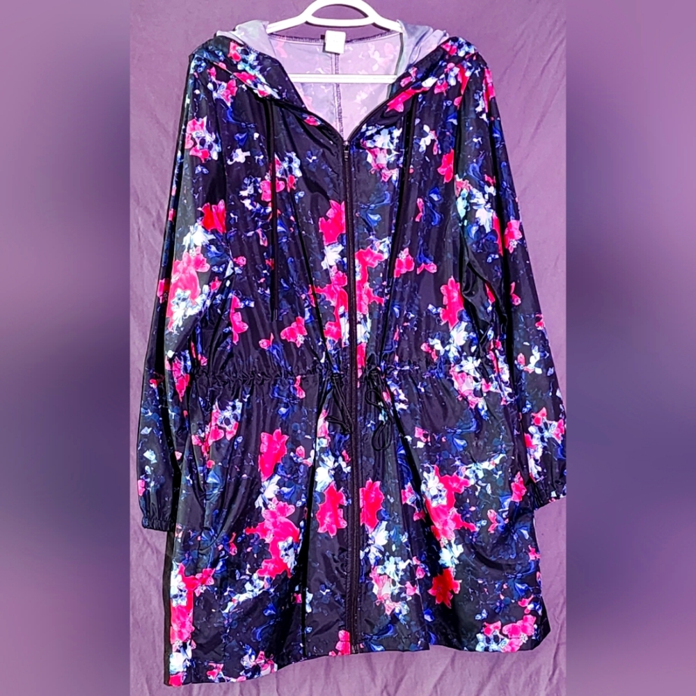 Livi Active Size 18/20 Navy Floral Windbreaker